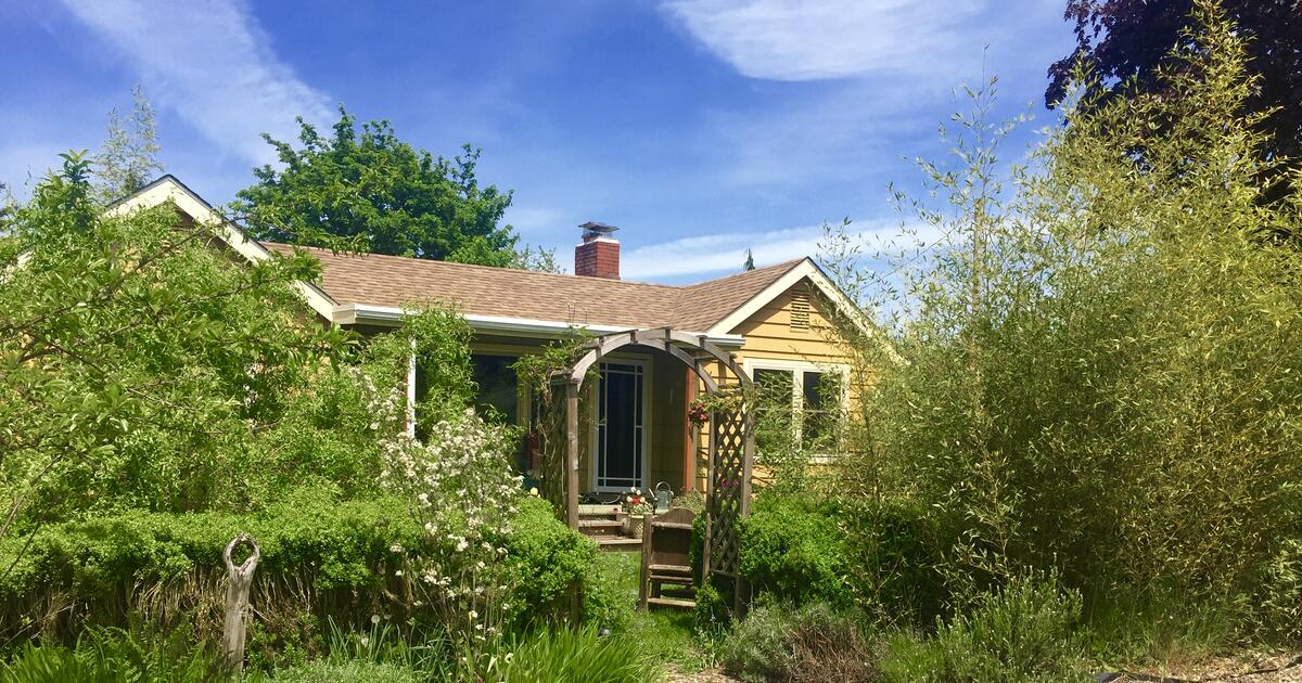 Lovingly cared for house for short term rental for 2100 in Corvallis