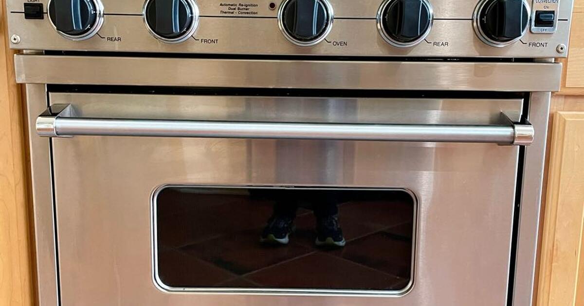 Viking Professional 30” gas range with convection oven for 1200 in Ann