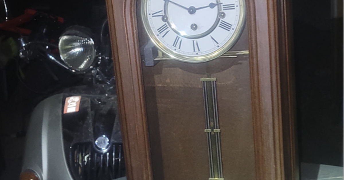 A variety of antique clocks for sale for 1 in Albuquerque, NM For
