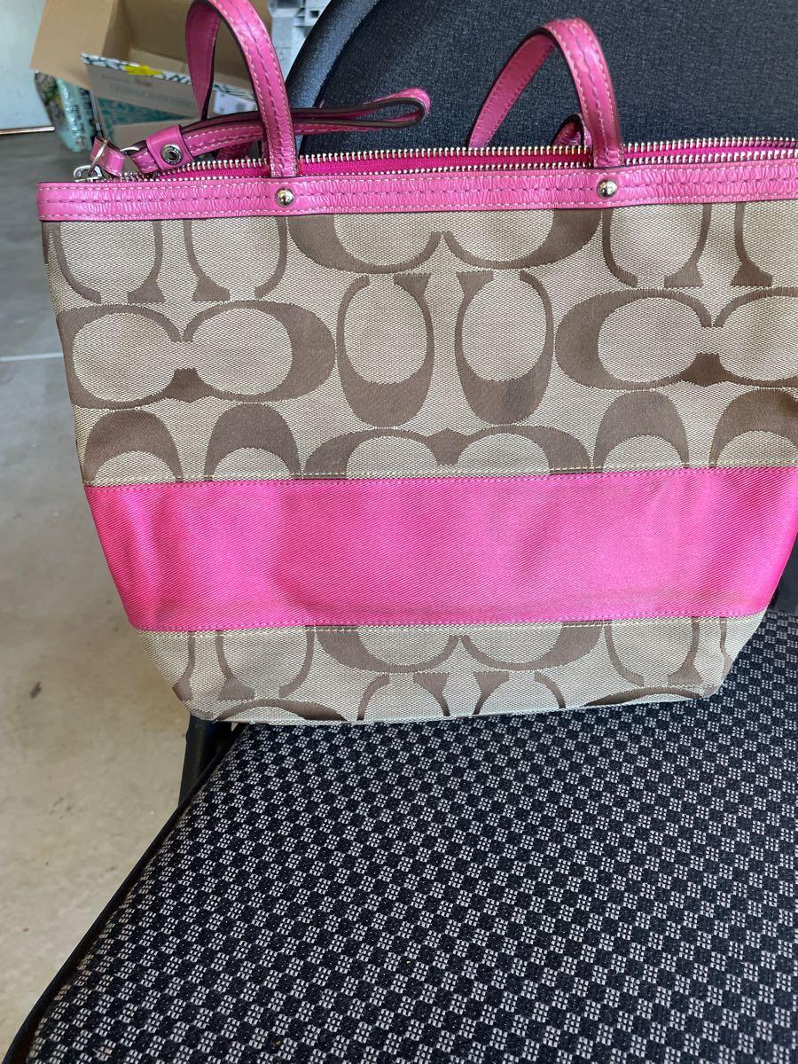 COACH East/West (F13098) Leather Bag/Purse for Sale in Thornton