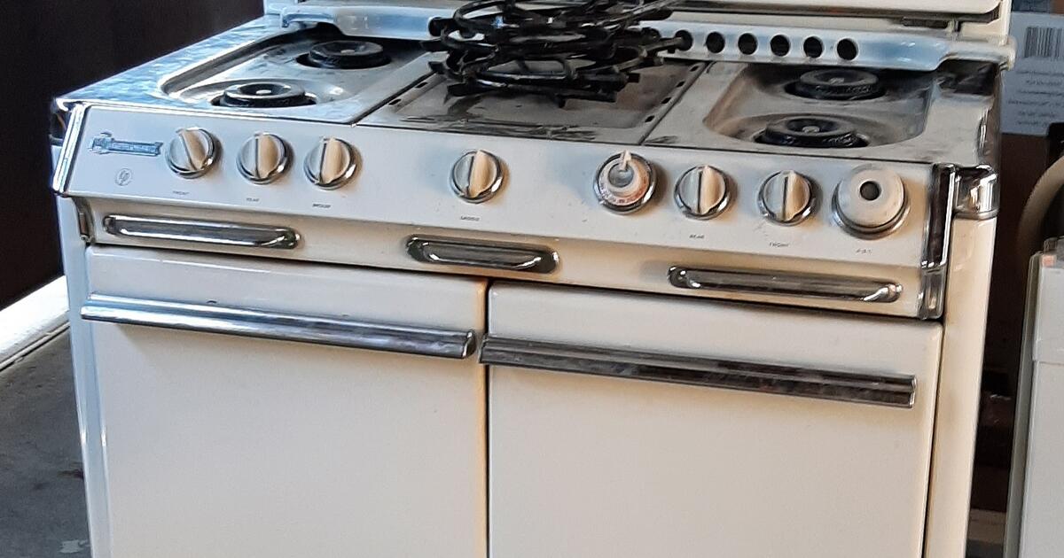 O'Keefe and Merritt Stove for Sale 100 OBO for 100 in Van Nuys, CA