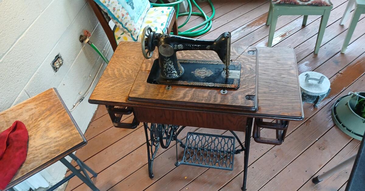 1910 Singer Sewing Machine for 1200 in Klamath Falls, OR For Sale
