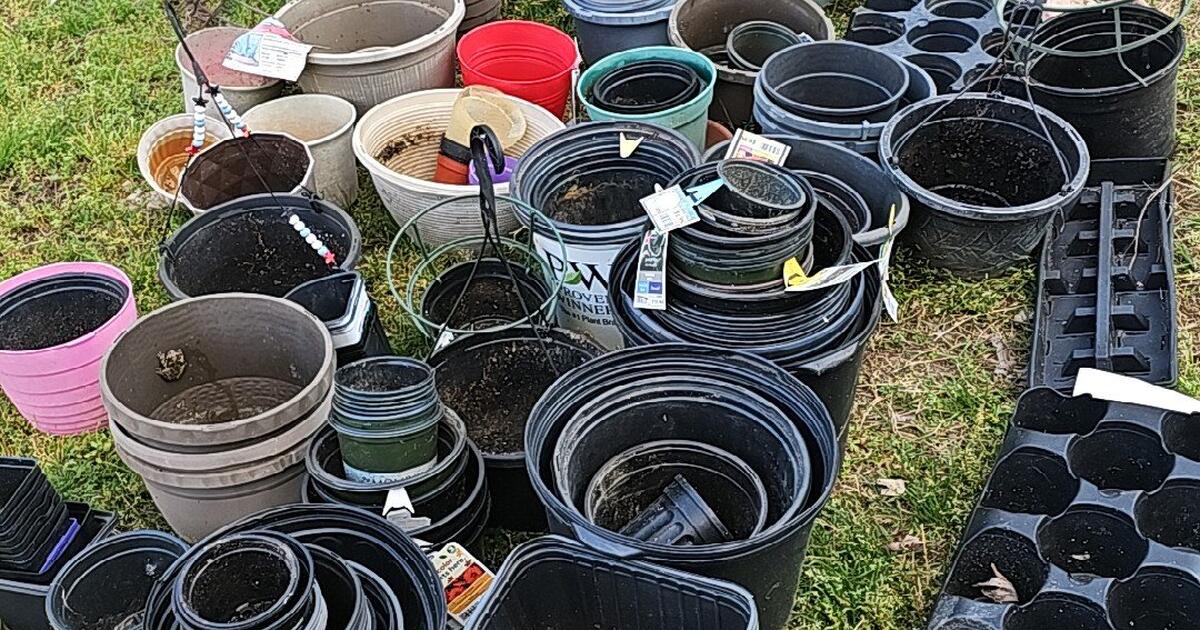 Pots, rail planter, hanging baskets,..... for 15 in Chester, VA