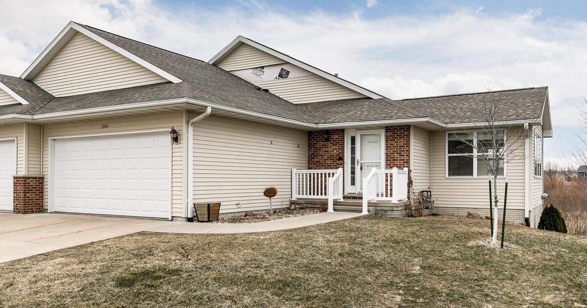 Condo For Sale in Marion close to Hwy 13 for 215000 in Cedar Rapids