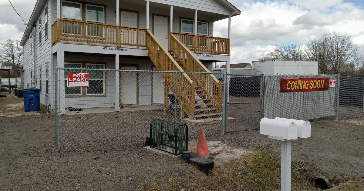 Private Room for Rent at 700. Queen Bed. No Deposit Required. All