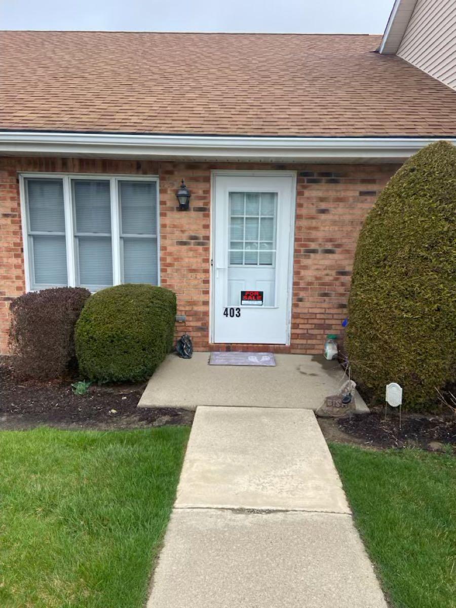 Saxonburg Village Condo 403 Evergreen Court for 144900 in Cabot, PA