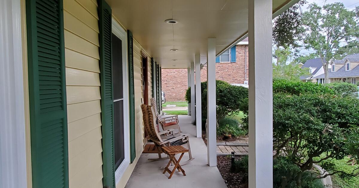 Two Story Acadian style home in River Ridge for 529000 in River Ridge