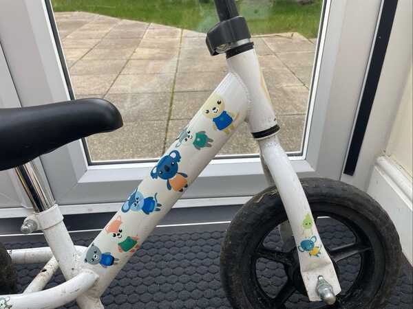 Halfords Indi 10 Inch Kids Balance Bike White. Great First Learning Bike For 10 In London Engl For Sale Free Nextdoor