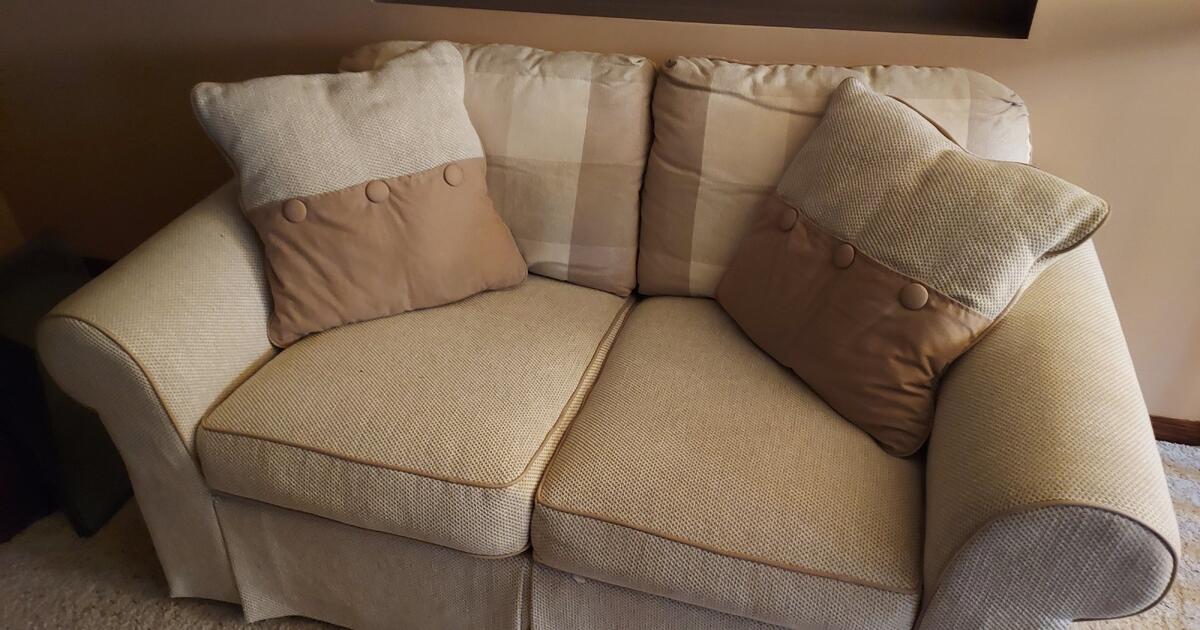 64x37 couch sofa for 375 in Kenosha, WI Finds — Nextdoor