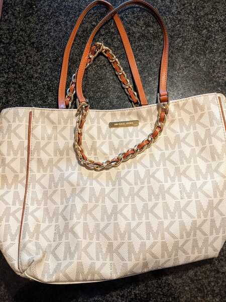 Michael Kors Official Designer H&bag (Gold) For $20 In Arlington, VA | For  Sale & Free — Nextdoor