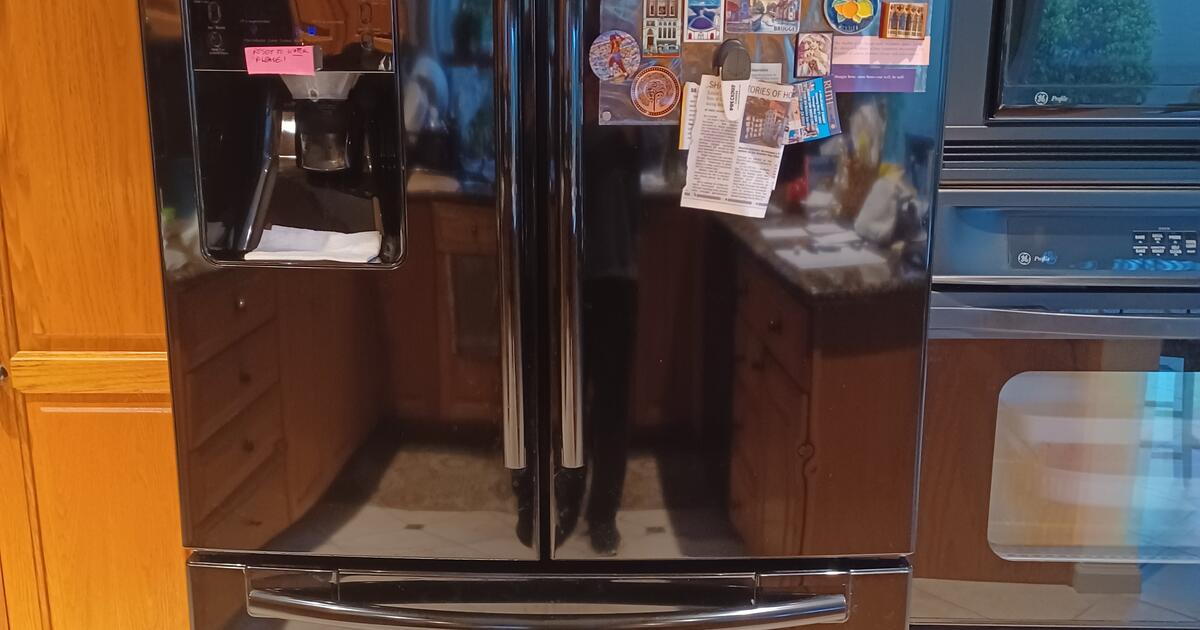 DONATE A SAMSUNG REFRIGERATOR/FREEZER RF267AEBP for Free in San Marcos