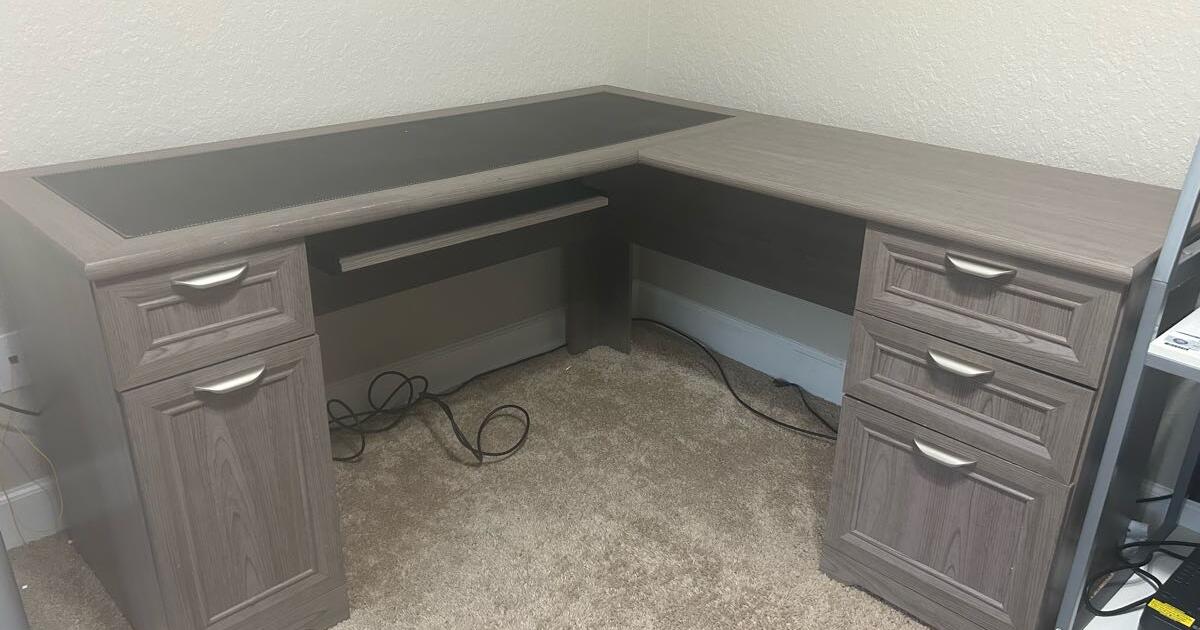 Desk for 180 in Ocala, FL For Sale & Free — Nextdoor