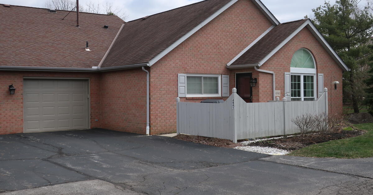 Condo, 2 Bedroom, 2 Full Baths, 1Car attached garage. for 249900 in Hilliard, OH For Sale