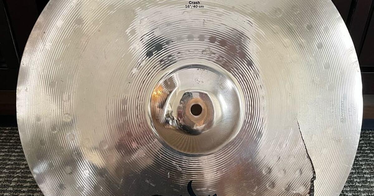 Zildjian 16” ZBT Crash Cymbal(broken) for 10 in Orchard Park, NY For