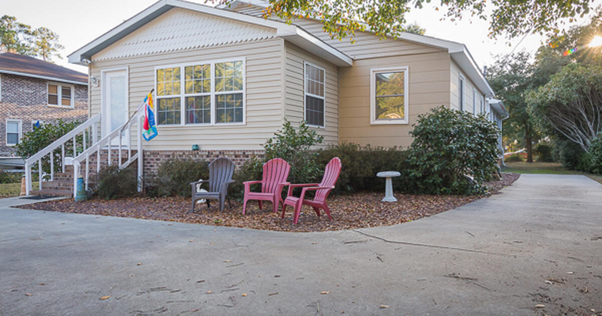 Serenity Haven Pet Friendly short walk to beach for 200 in