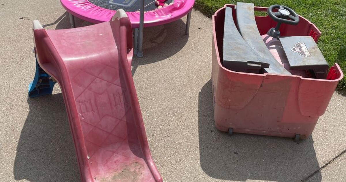 Random toys 149th and Shirley Harvey Oaks for Free in Omaha, NE