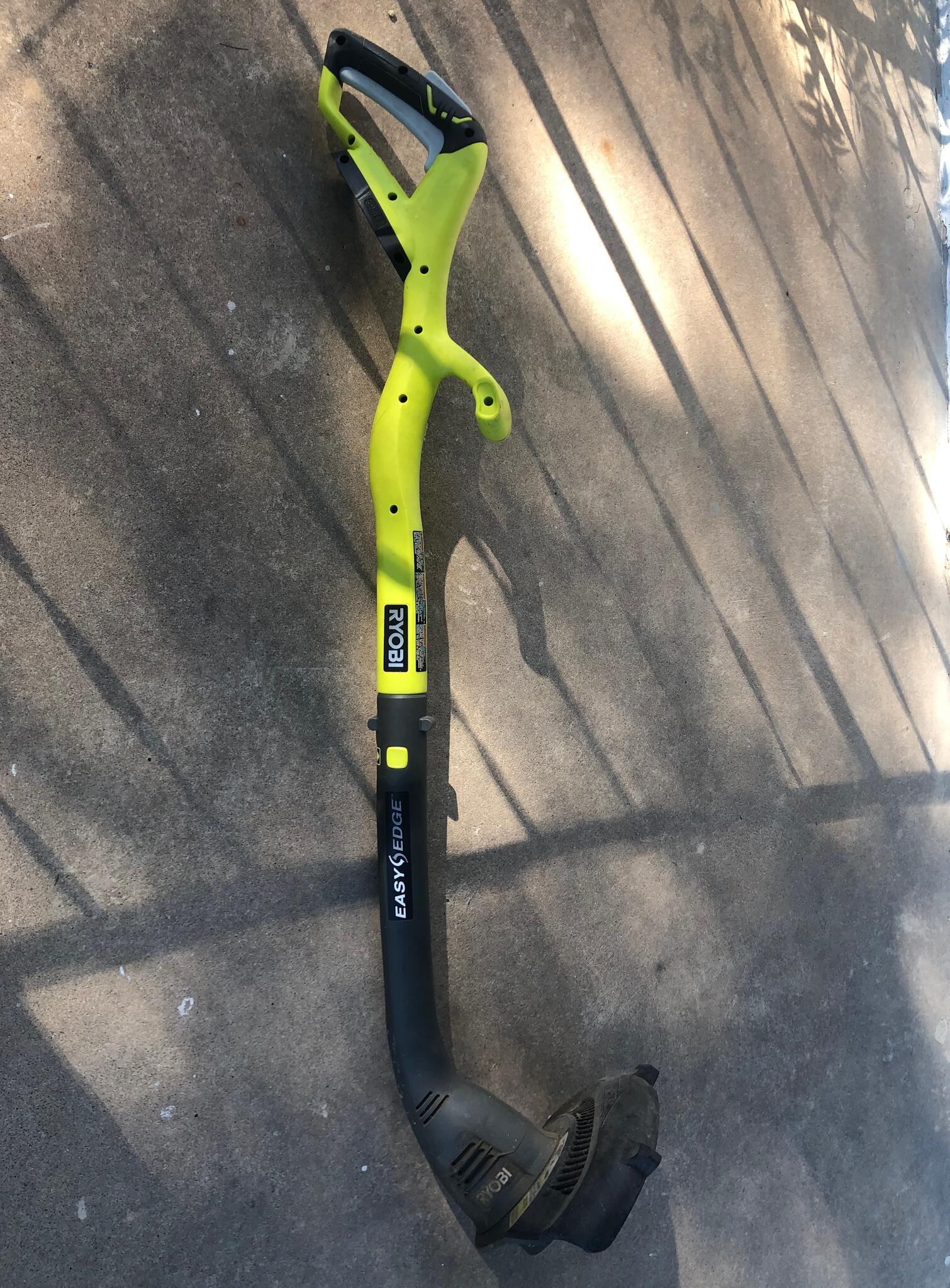 Ryobi String Trimmer Cordless P2003 18V  in good condition