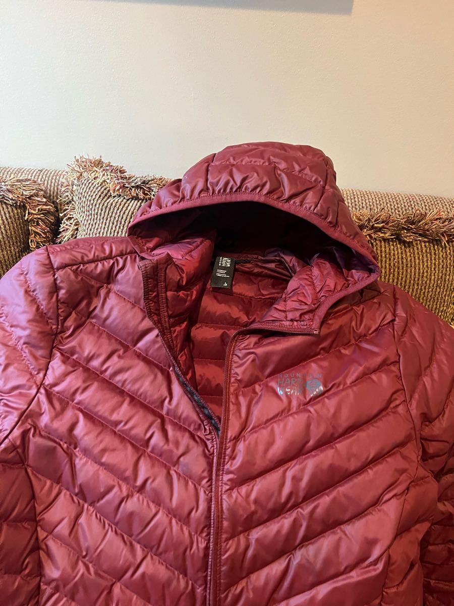 Women's Mountain Hardware lightweight puffer jacket with hood