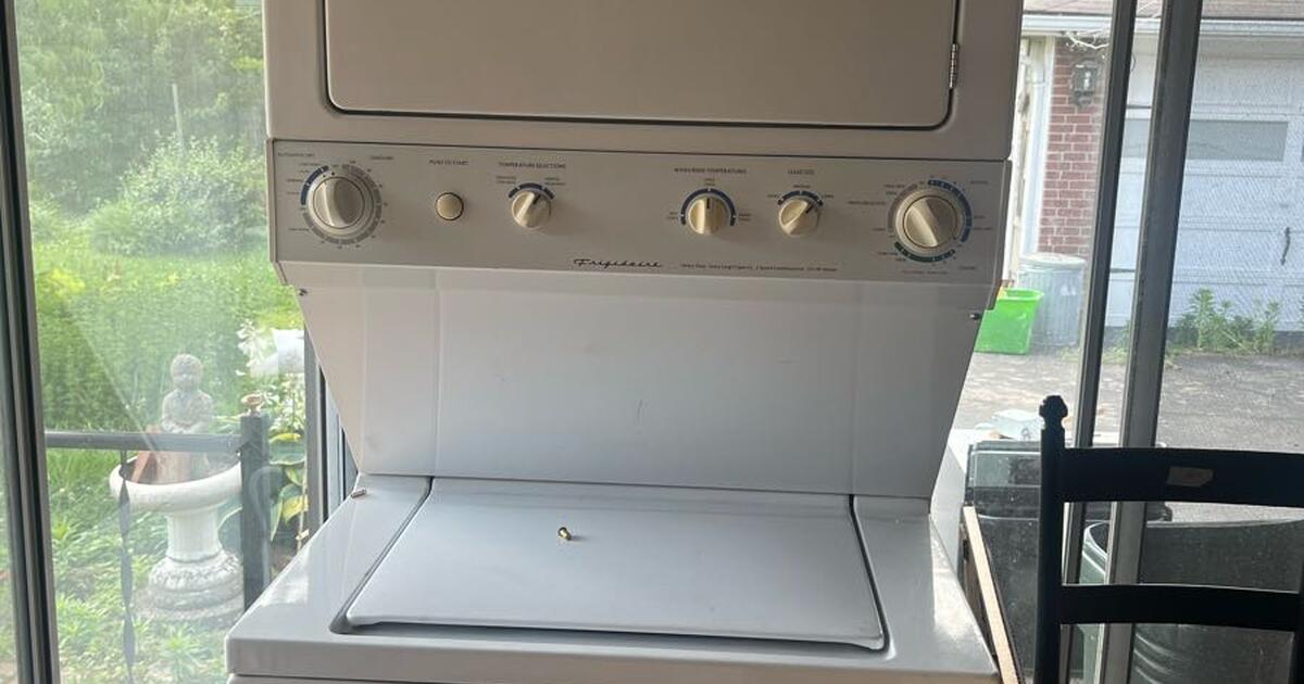 Stackable washer and dryer gas for 450 in Louisville, KY For Sale