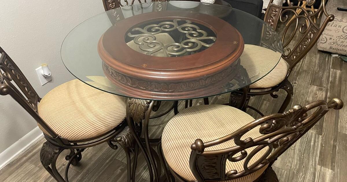 Moving sale! Beautiful dining set and 3 bar stools in Orlando, FL | For ...