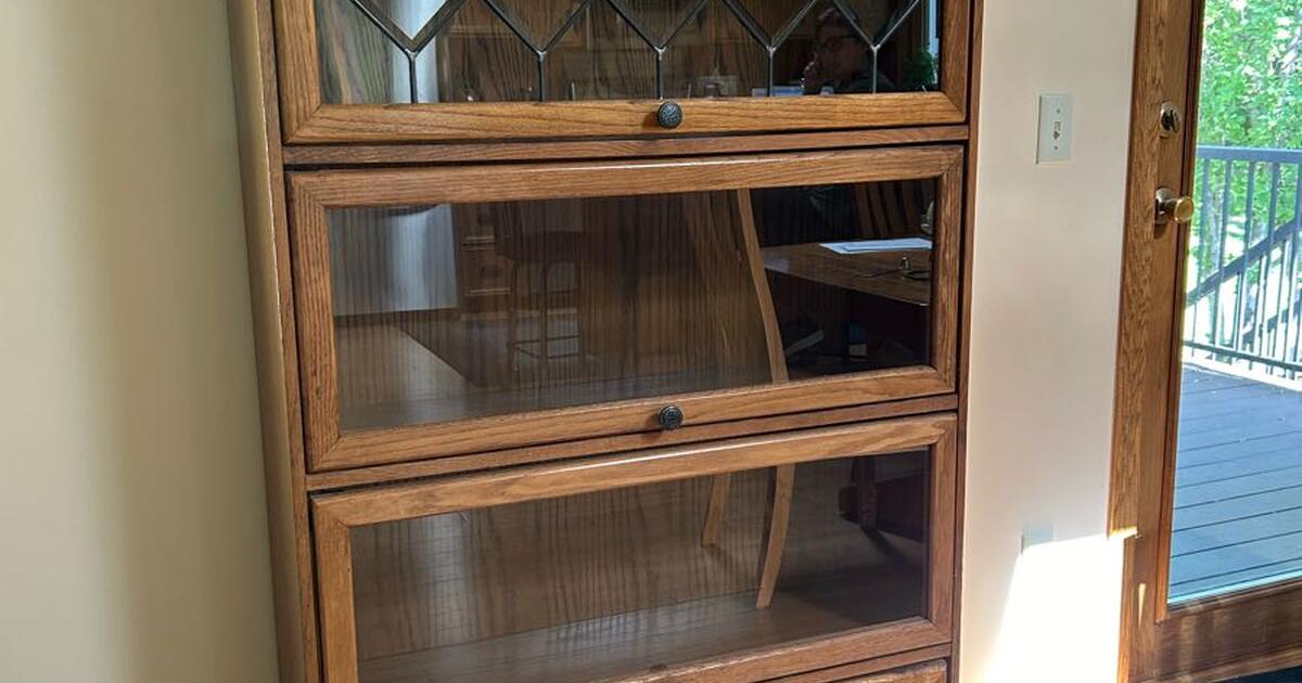 Barristers Bookcase. Pick up in IGH or Apple Valley possible. Will help