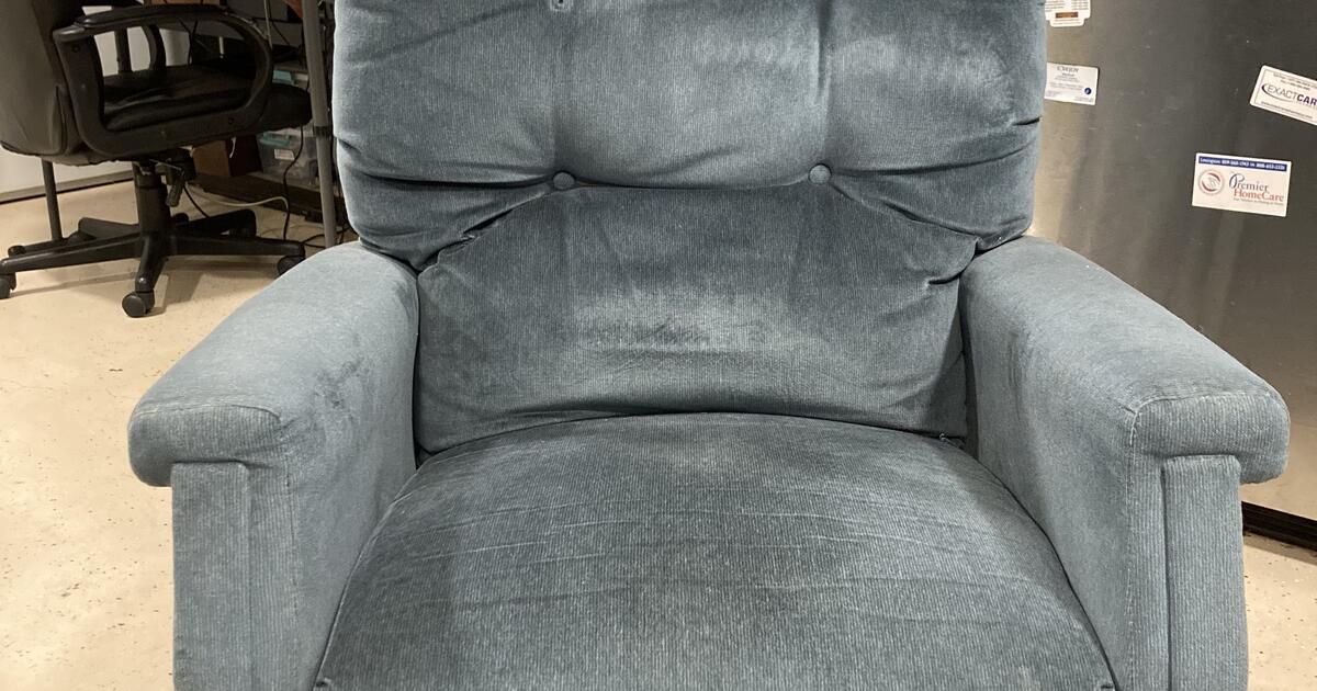 Lift chair for sale for 210 in Lexington, KY For Sale & Free — Nextdoor