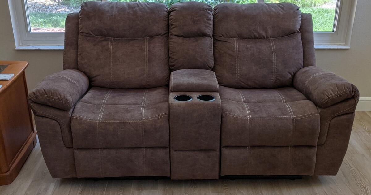 HuddleUp Glider Manual Reclining Loveseat with Console for 500 in