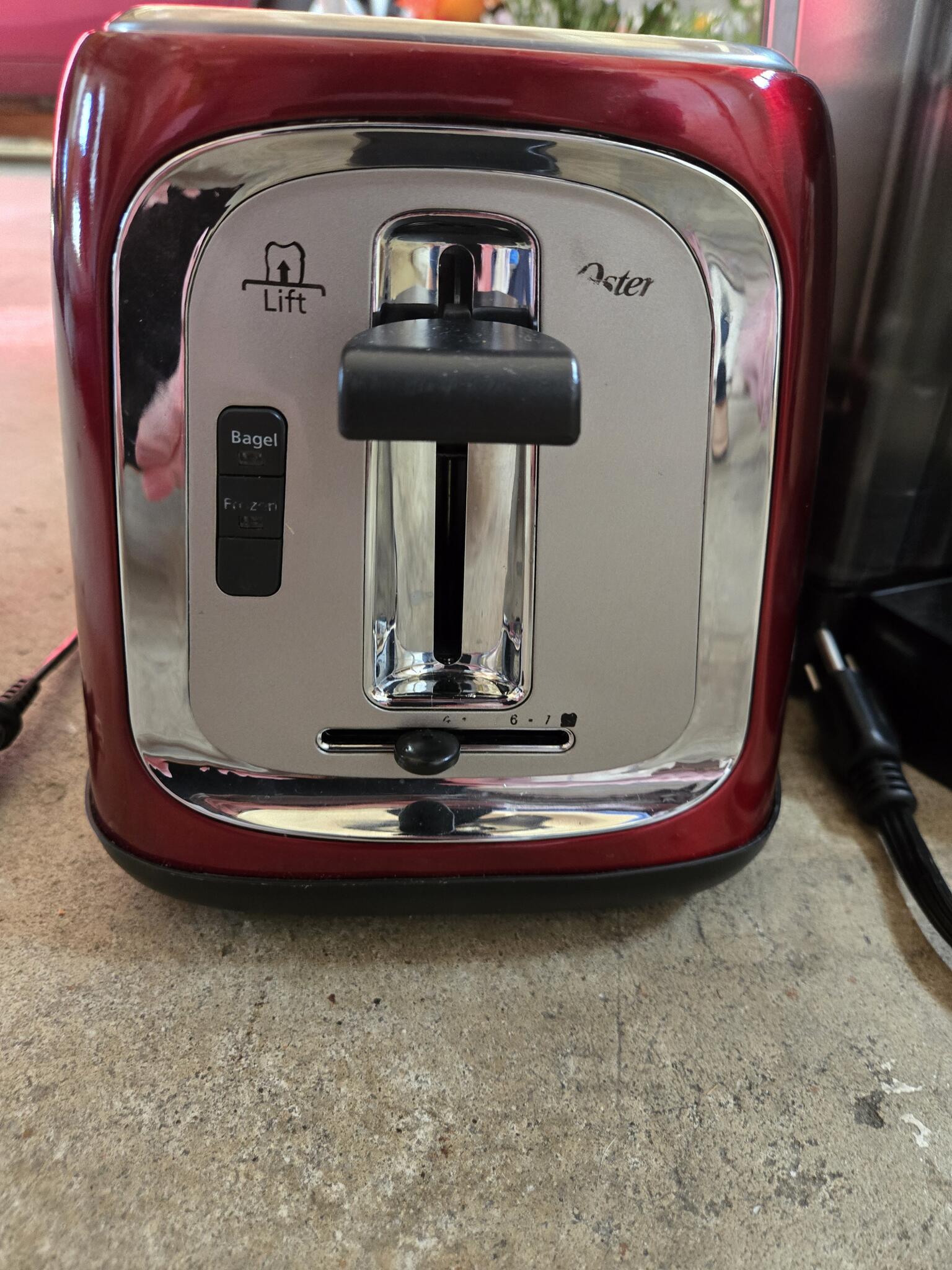 $5 Discount If Picked Up By 6 PM TODAY 1/4.  Oster Toaster