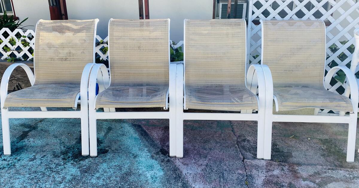 4 Patio Chairs Needs to be reupholstered for Free in Rancho Palos