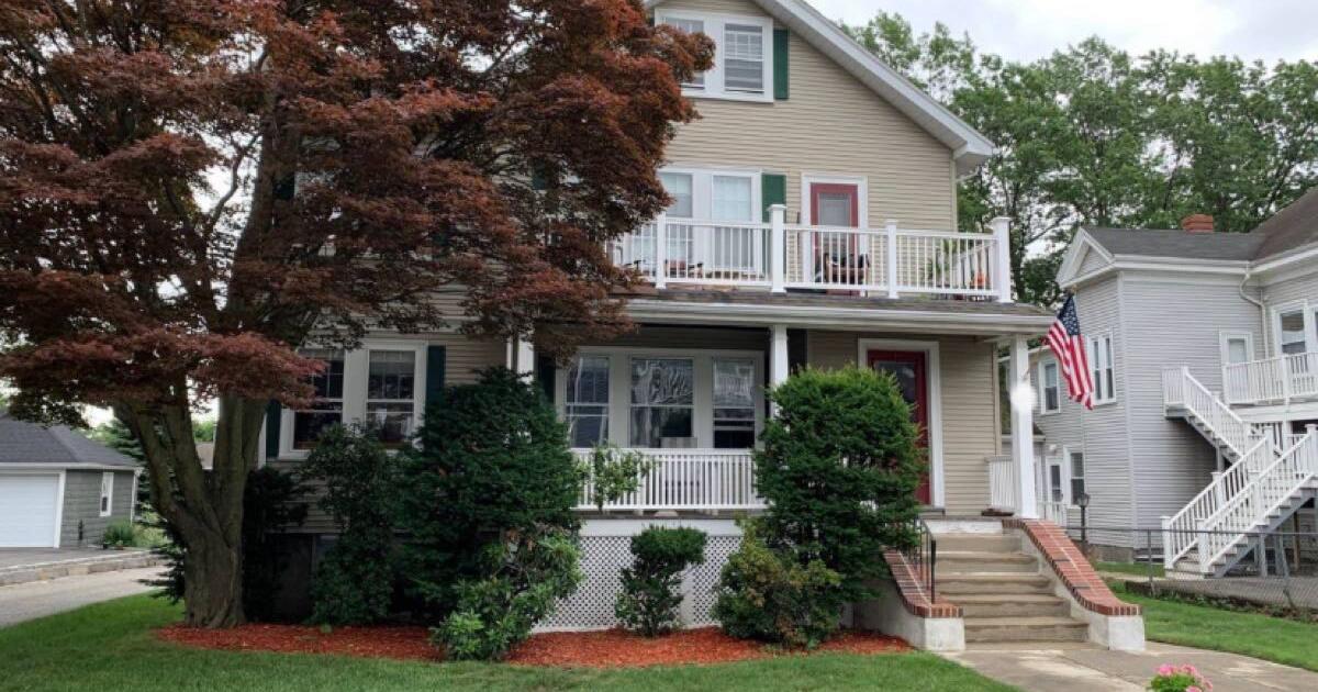 For Rent JUST RENOVATED 3bedroom, 1 bath in Newton Corner for 3250