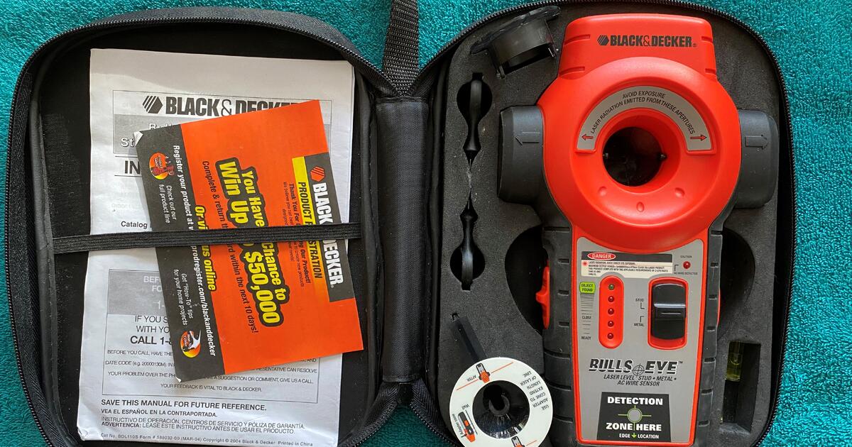Black and Decker BullsEye Stud Finder and Laser Level for 25 in