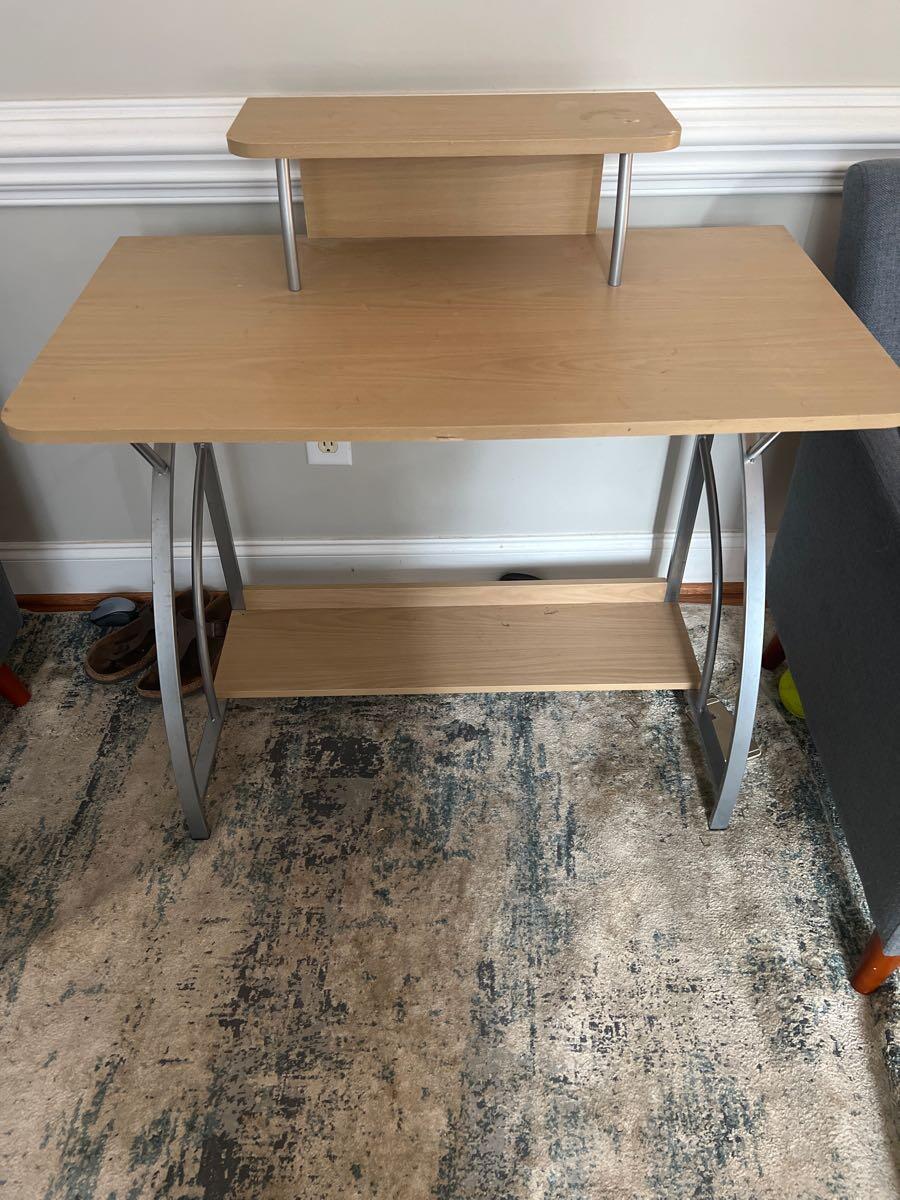 Free Computer Desk if picked up by Fri 6/6