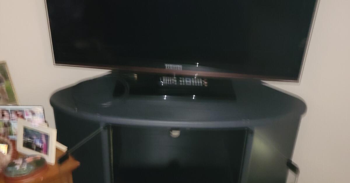 32 in tv with stand for 100 in Kingman, AZ For Sale & Free — Nextdoor