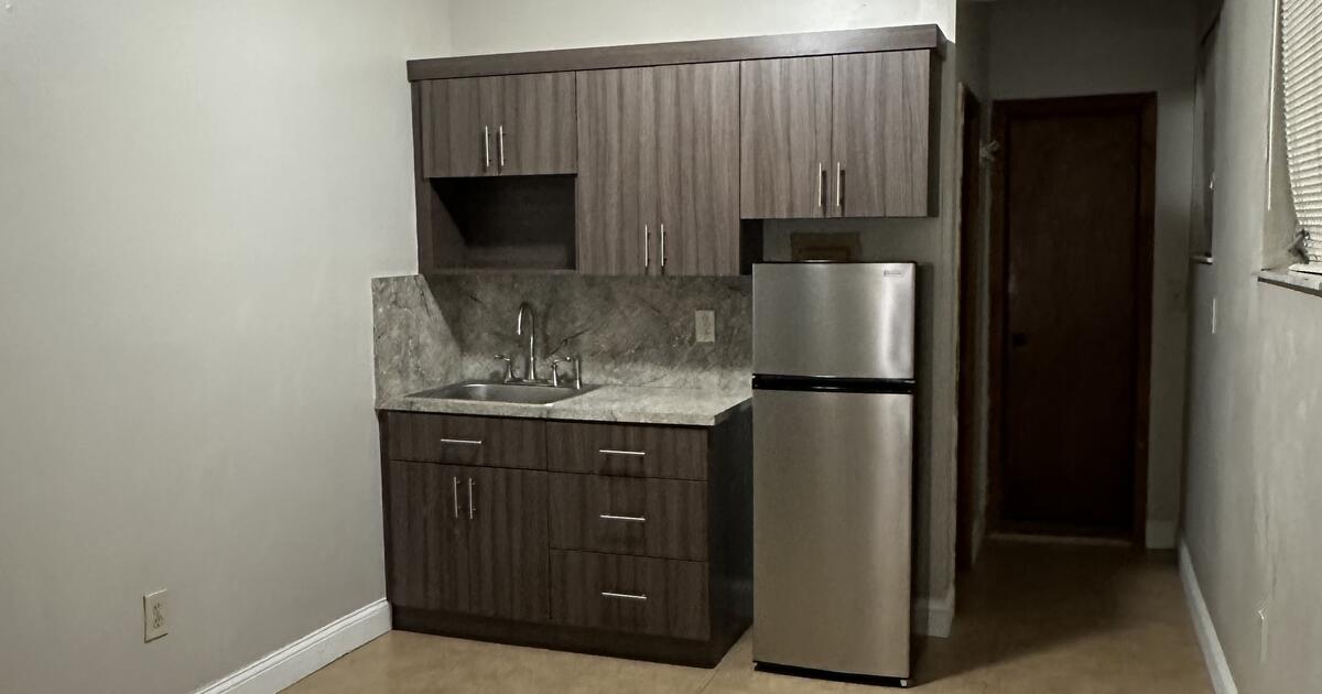 Efficiency in westchester for Rent 1,200 a Month for 1200 in Miami