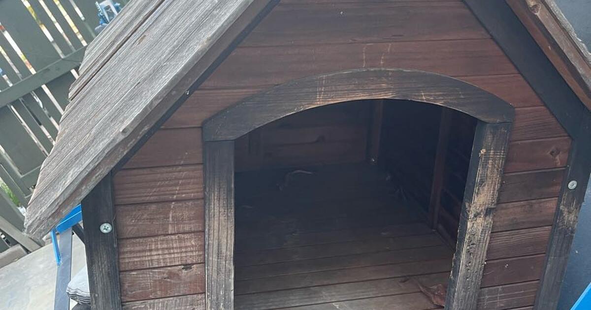 Used dog house curb alert for Free in San Marcos, CA For Sale & Free