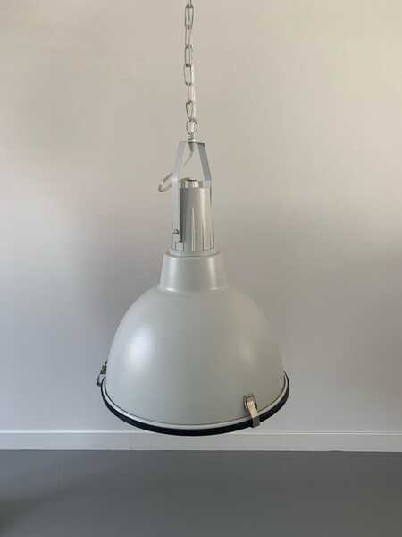Industriële Hanglamp (KARWEI Hanglamp Brent Grijs) 5 € In Nijmegen, GL | Gratis/Te Koop — Nextdoor