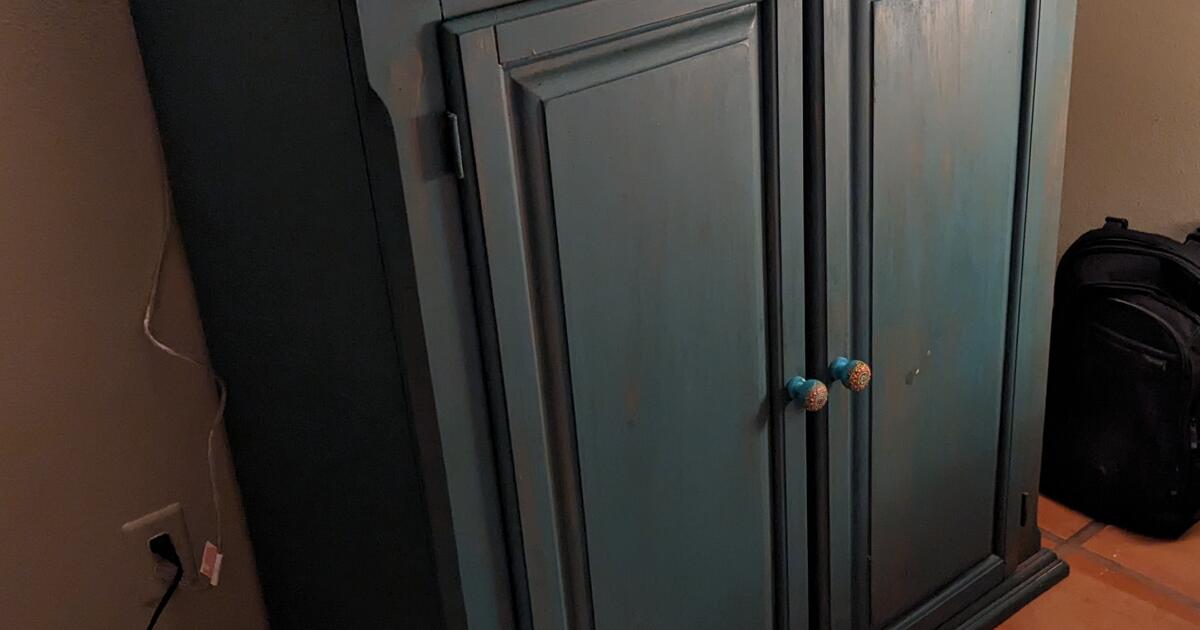 Deep Linen with Beautiful distressed Emerald Chalk Paint Finish