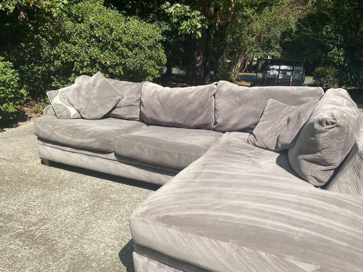 Gray Sectional Sofa. PLUSH ,  clean 🤩