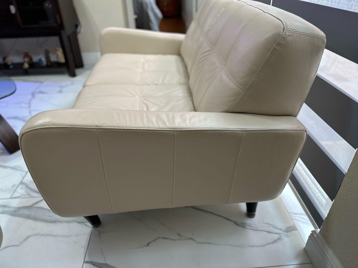 Nice Love Seats  Lounge Chair For $300 In Miramar, FL For Sale  Free  — Nextdoor