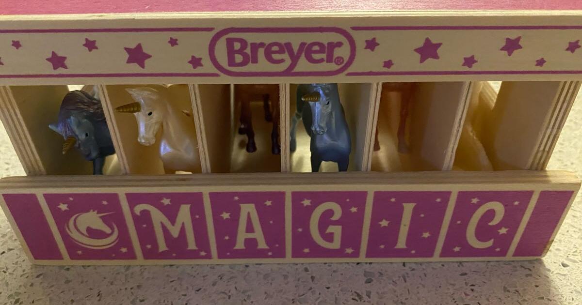Breyer Horses Unicorn Magic Wooden Stable Playset with 6 Unicorns for