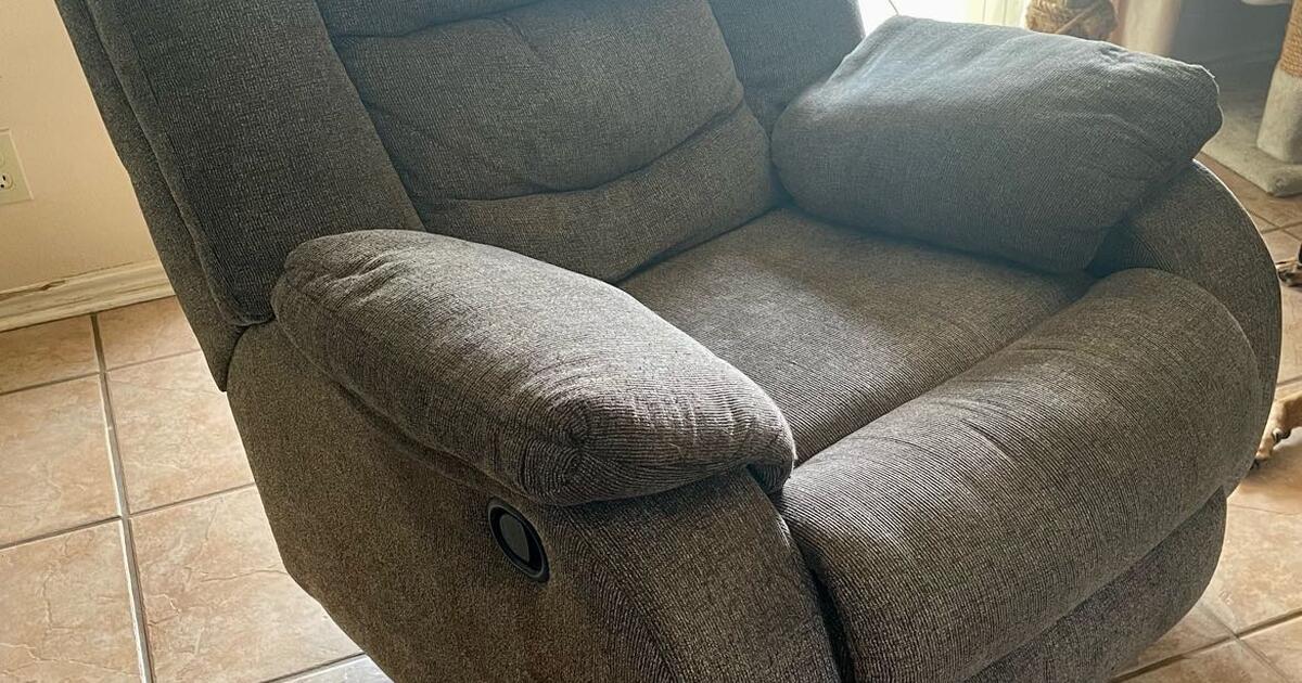 2 Recliners his/hers in San Antonio, TX For Sale & Free — Nextdoor