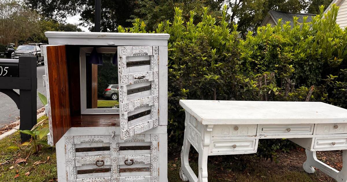 Wine and desk for Free in Bluffton, SC For Sale & Free — Nextdoor