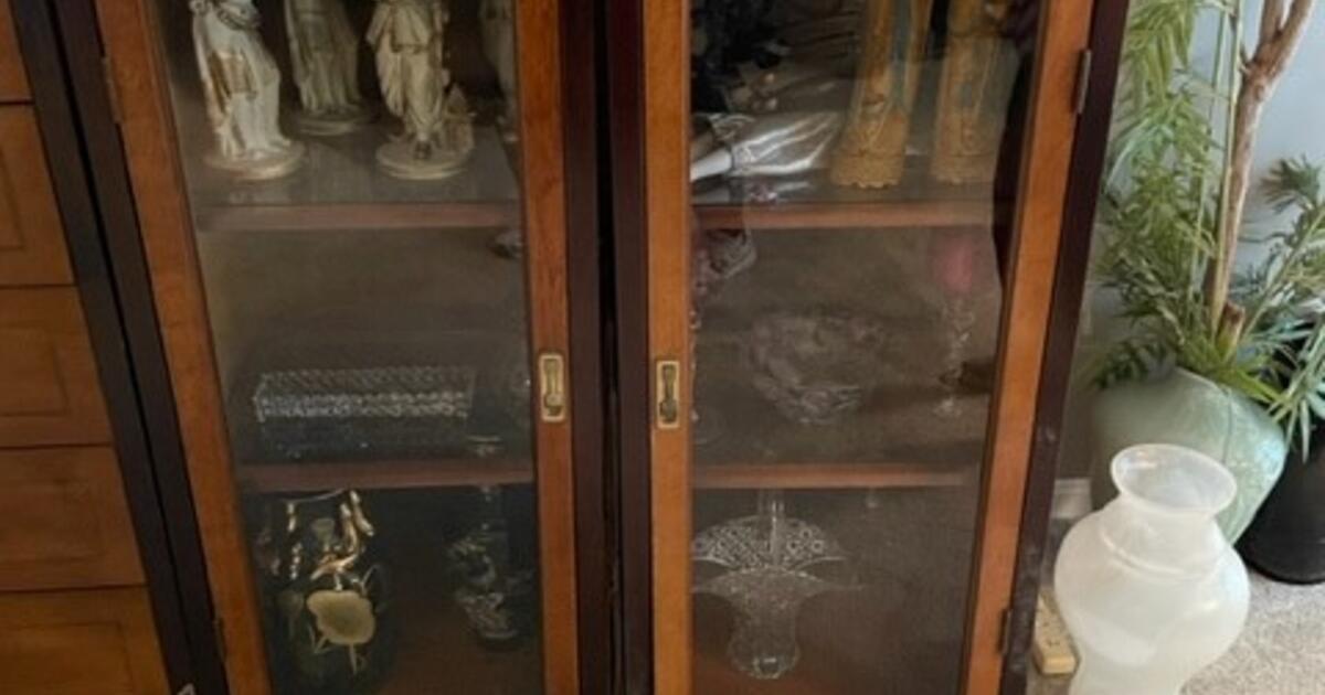 Bassett - pair of curio cabinets with shelving - solid wood for $60 in ...