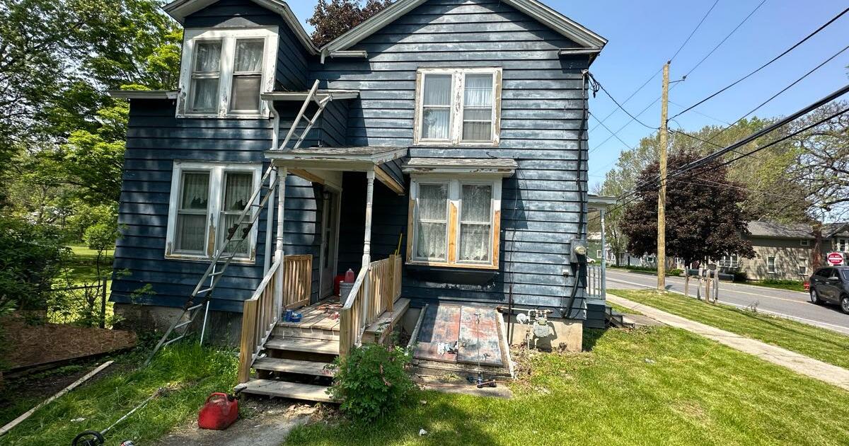 Pressure washing and painting for 1234 in Auburn, NY For Sale & Free
