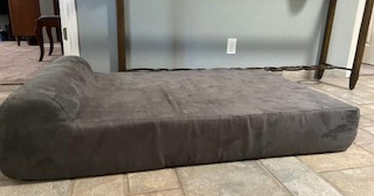 Unused Big Barker Dog Bed Size Large, headrest style 100 for 100