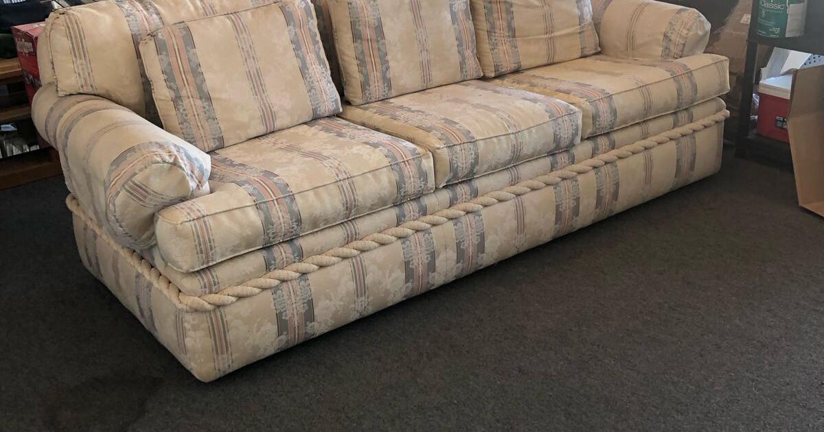Comfortable Couch for Free in Coarsegold, CA Finds — Nextdoor