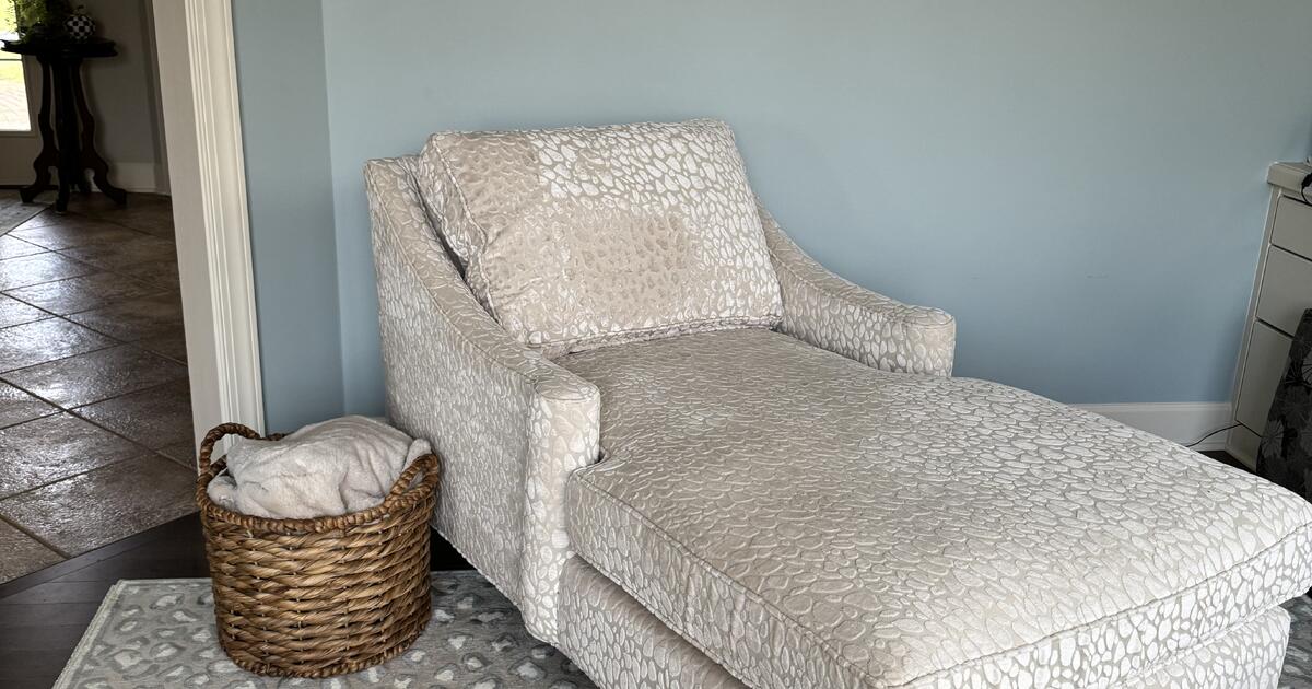 Ballard Design Chaise Lounge for 550 in Pittsford, NY For Sale