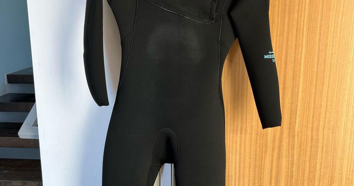 Dakine 5/3 wetsuit for sale 40.00 for 40 in Manhattan Beach, CA For