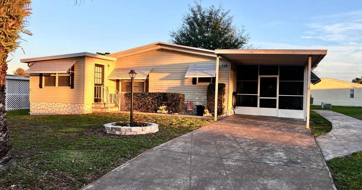 Manufactured Home in The Villages for 229000 in Lady Lake, FL For