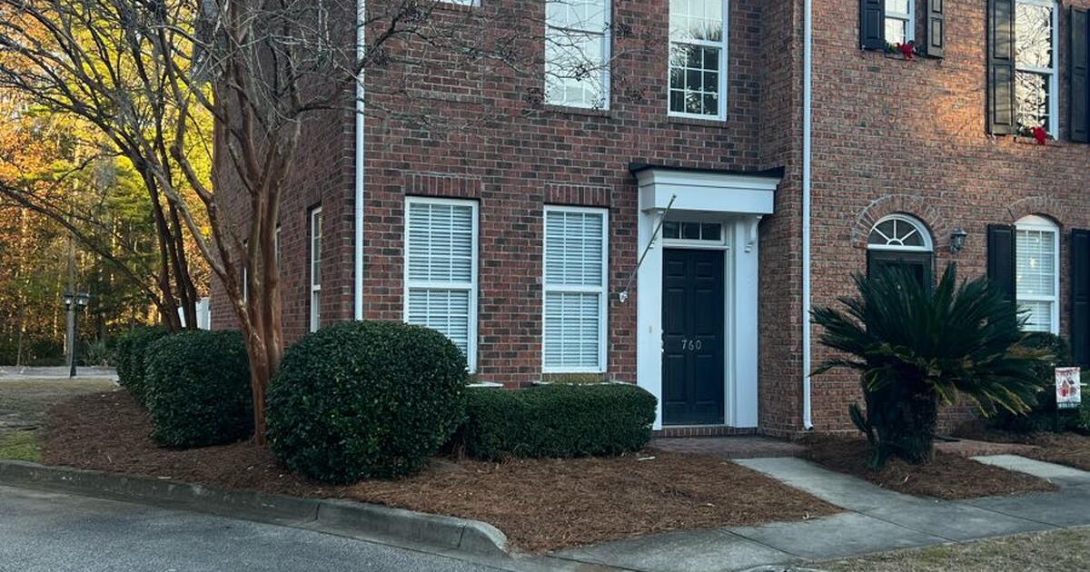 2bdrm 2.5 bath townhouse for rent in West Ashley in Mount Pleasant, SC